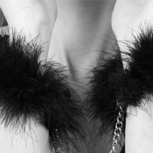 Пухнасті наручники Bijoux Indiscrets Za za zu - feahter handcuffs, пір'яні, подарункове паковання - Зображення 2