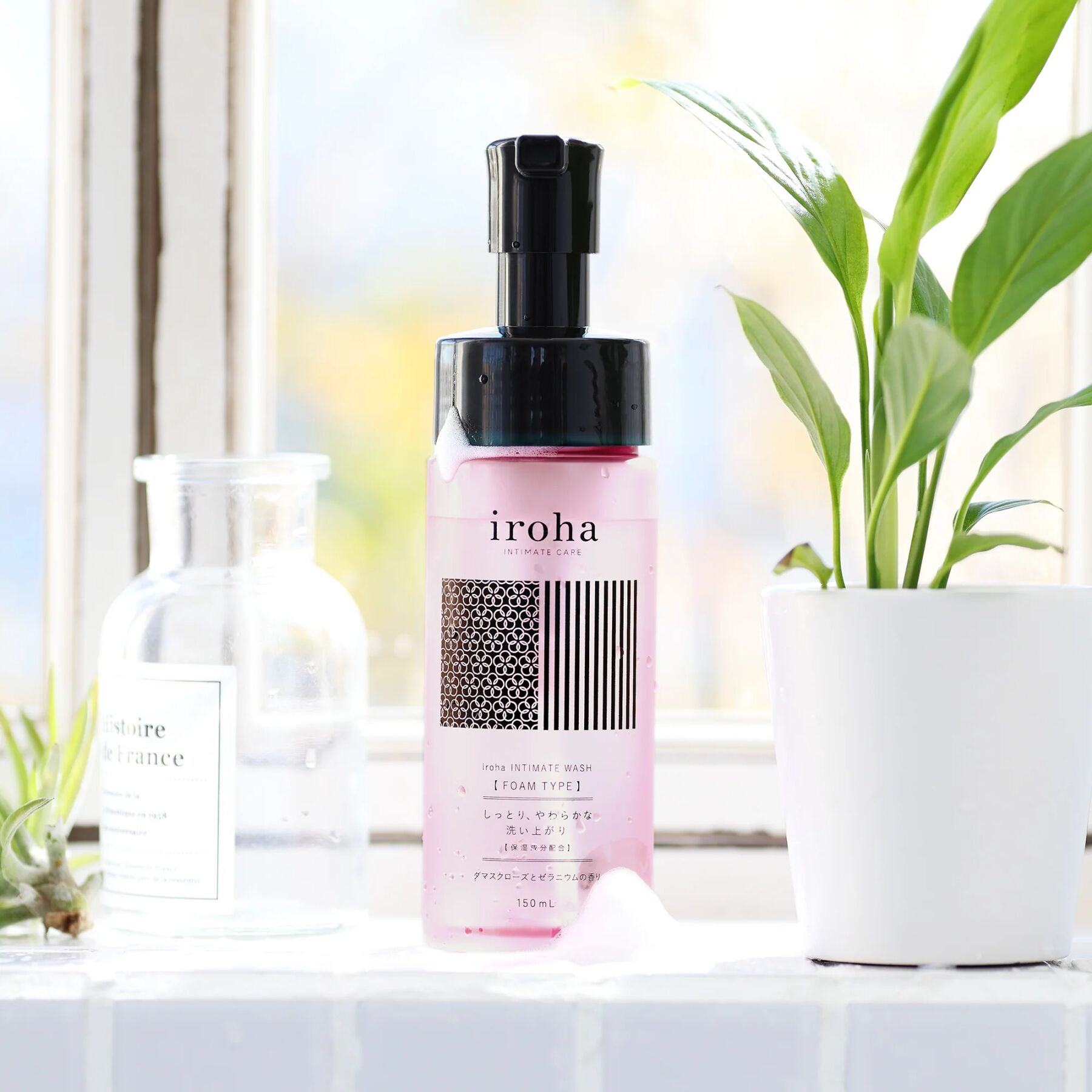Піна для інтимного догляду Iroha Intimate Wash Foam Type Damask Rose and Geranium 150 мл - Зображення 3
